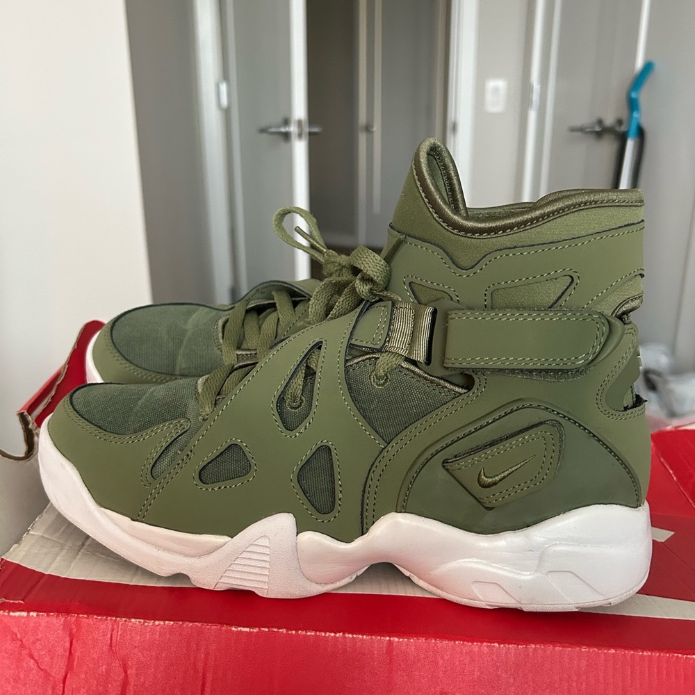 Nike air unlimited size 7.5